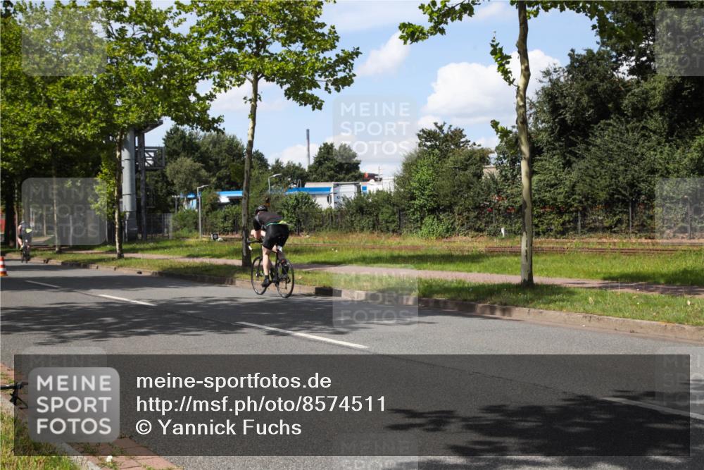 10.08.2025 - GEWOBA Citytriathlon Bremen Yannick Fuchs http://msf.ph/oto/8574511 10.08.2025 14:14:54 Radfahren 37, 68, 82, 96, 105, 113, 133, 151, 226 meine-sportfotos.de