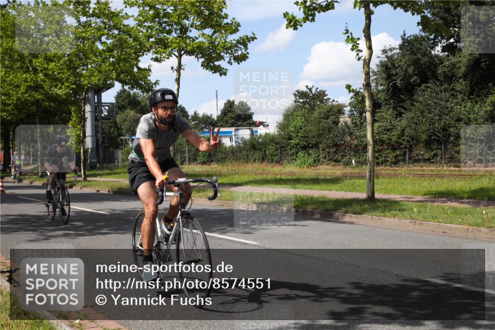 10.08.2025 - GEWOBA Citytriathlon Bremen Yannick Fuchs http://msf.ph/oto/8574551 10.08.2025 14:15:10 Radfahren 15, 45, 55, 76, 88, 108, 133, 146, 151, 226 meine-sportfotos.de