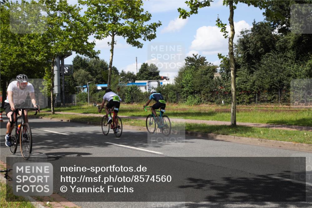 10.08.2025 - GEWOBA Citytriathlon Bremen Yannick Fuchs http://msf.ph/oto/8574560 10.08.2025 14:15:14 Radfahren 15, 45, 54, 55, 76, 88, 97, 108, 133, 146, 151, 226 meine-sportfotos.de