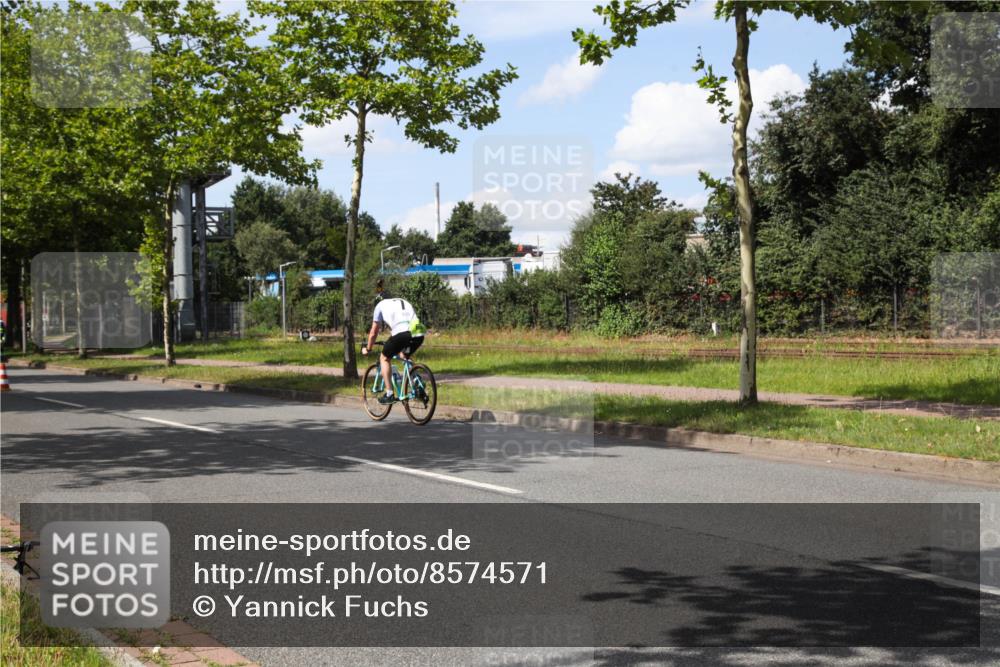 10.08.2025 - GEWOBA Citytriathlon Bremen Yannick Fuchs http://msf.ph/oto/8574571 10.08.2025 14:15:18 Radfahren 15, 45, 54, 55, 76, 88, 97, 108, 123, 133, 146 meine-sportfotos.de