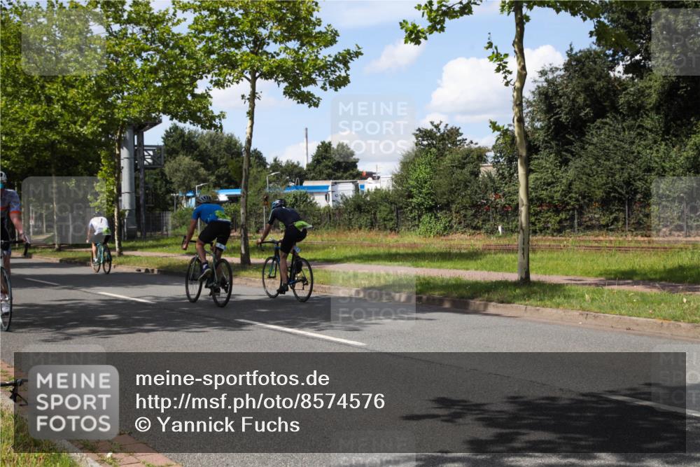 10.08.2025 - GEWOBA Citytriathlon Bremen Yannick Fuchs http://msf.ph/oto/8574576 10.08.2025 14:15:19 Radfahren 15, 45, 54, 55, 76, 88, 97, 108, 123, 133, 146 meine-sportfotos.de