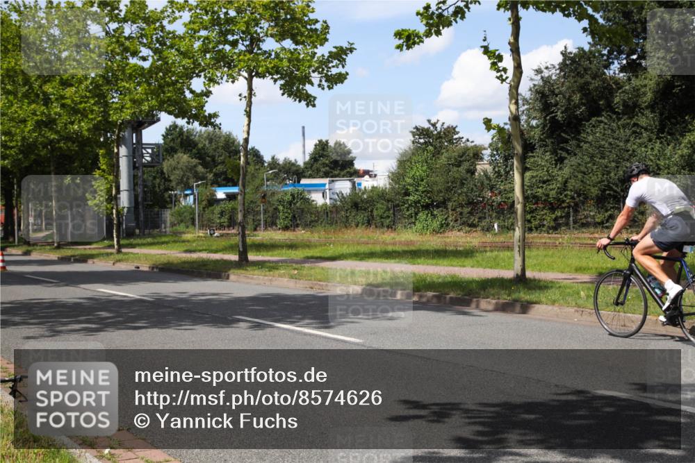 10.08.2025 - GEWOBA Citytriathlon Bremen Yannick Fuchs http://msf.ph/oto/8574626 10.08.2025 14:15:59 Radfahren 23, 24, 43, 46, 74, 92, 129, 271 meine-sportfotos.de