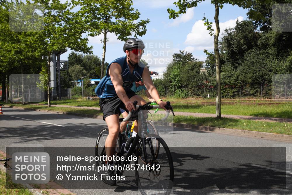 10.08.2025 - GEWOBA Citytriathlon Bremen Yannick Fuchs http://msf.ph/oto/8574642 10.08.2025 14:16:09 Radfahren 2, 23, 24, 38, 43, 46, 48, 62, 65, 92, 129 meine-sportfotos.de