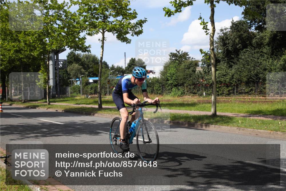 10.08.2025 - GEWOBA Citytriathlon Bremen Yannick Fuchs http://msf.ph/oto/8574648 10.08.2025 14:16:11 Radfahren 2, 23, 24, 38, 43, 46, 48, 62, 65, 92, 129 meine-sportfotos.de
