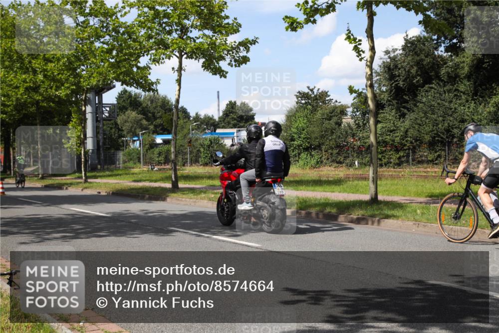 10.08.2025 - GEWOBA Citytriathlon Bremen Yannick Fuchs http://msf.ph/oto/8574664 10.08.2025 14:16:17 Radfahren 2, 23, 24, 31, 38, 46, 48, 57, 62, 63, 65, 92, 144 meine-sportfotos.de