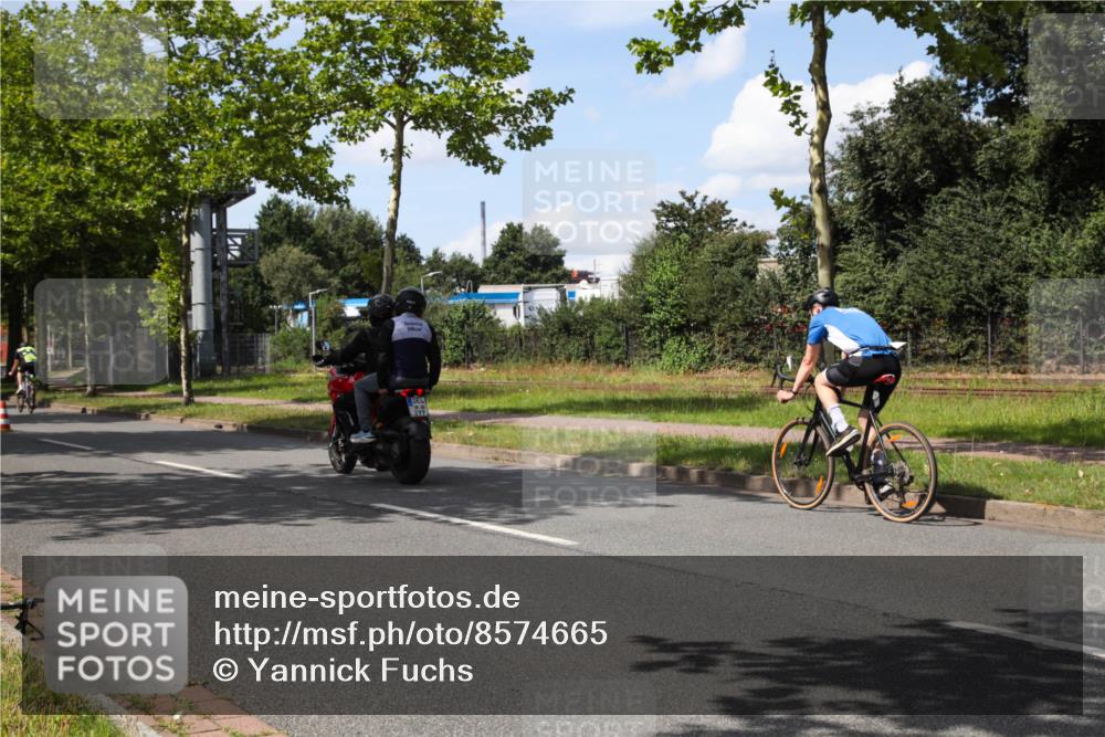 10.08.2025 - GEWOBA Citytriathlon Bremen Yannick Fuchs http://msf.ph/oto/8574665 10.08.2025 14:16:17 Radfahren 2, 23, 24, 31, 38, 46, 48, 57, 62, 63, 65, 92, 144 meine-sportfotos.de