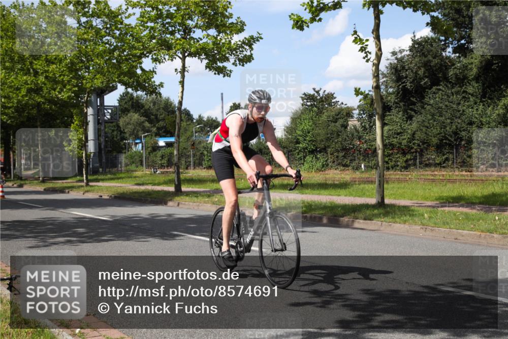 10.08.2025 - GEWOBA Citytriathlon Bremen Yannick Fuchs http://msf.ph/oto/8574691 10.08.2025 14:16:27 Radfahren 31, 38, 48, 57, 62, 63, 64, 65, 121, 144, 152, 173 meine-sportfotos.de