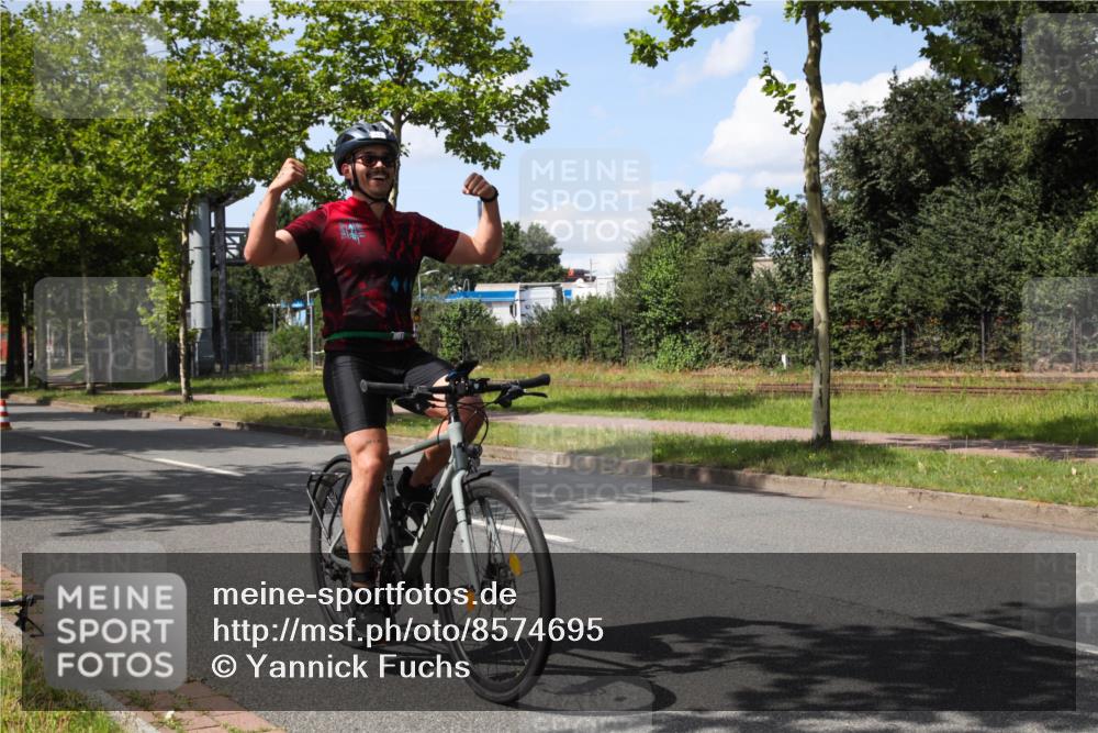10.08.2025 - GEWOBA Citytriathlon Bremen Yannick Fuchs http://msf.ph/oto/8574695 10.08.2025 14:16:28 Radfahren 31, 38, 48, 57, 63, 64, 121, 144, 152, 173 meine-sportfotos.de