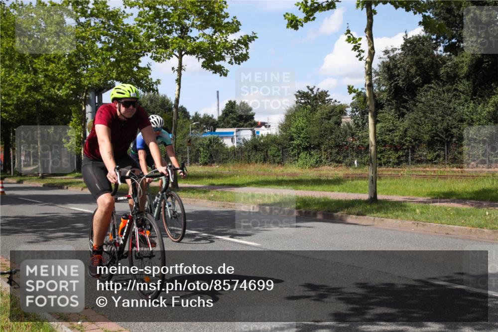 10.08.2025 - GEWOBA Citytriathlon Bremen Yannick Fuchs http://msf.ph/oto/8574699 10.08.2025 14:16:29 Radfahren 31, 38, 48, 57, 63, 64, 121, 144, 152, 173 meine-sportfotos.de