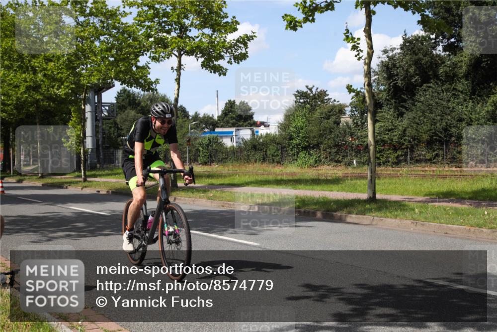 10.08.2025 - GEWOBA Citytriathlon Bremen Yannick Fuchs http://msf.ph/oto/8574779 10.08.2025 14:17:14 Radfahren 58, 78, 136, 164 meine-sportfotos.de
