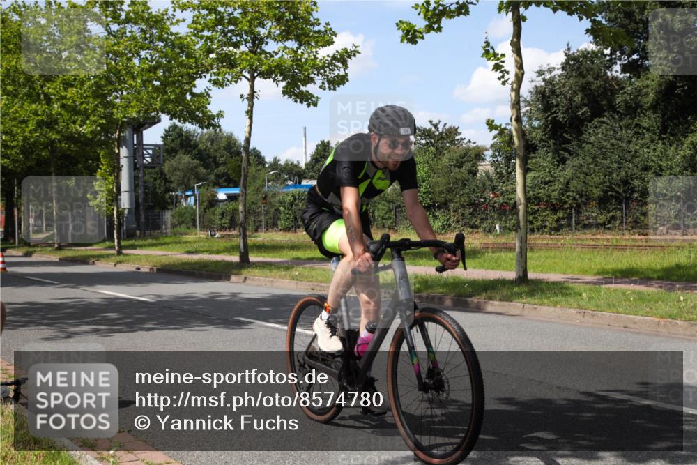 10.08.2025 - GEWOBA Citytriathlon Bremen Yannick Fuchs http://msf.ph/oto/8574780 10.08.2025 14:17:14 Radfahren 58, 78, 136, 164 meine-sportfotos.de