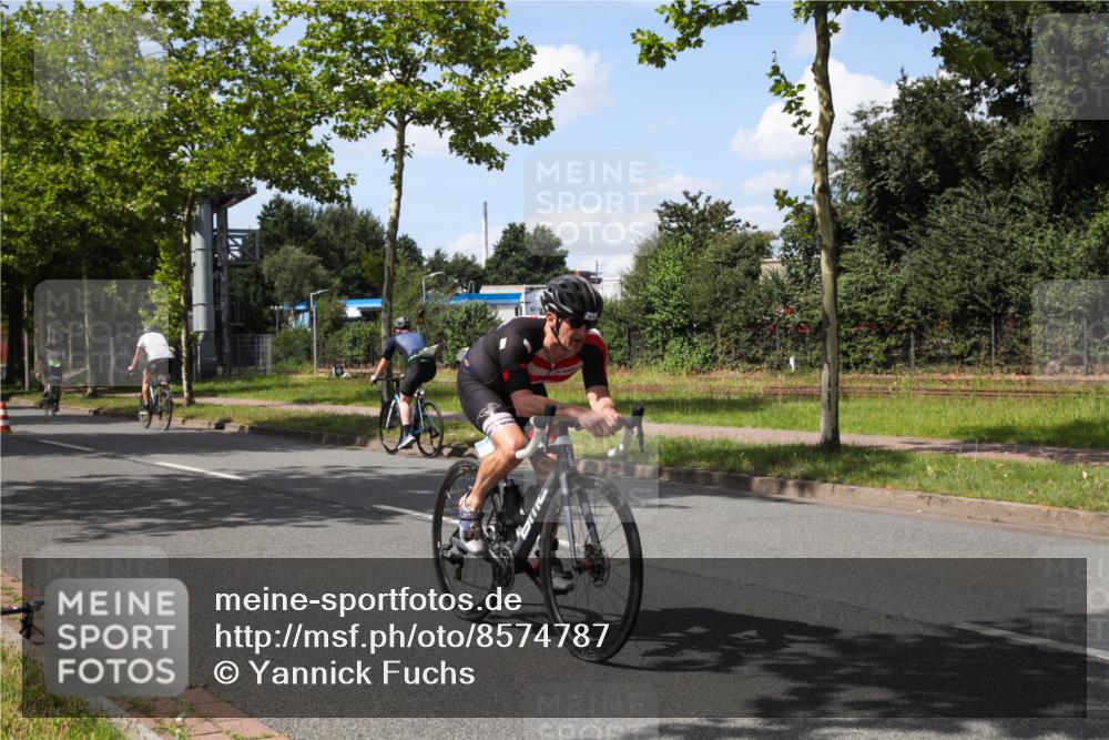 10.08.2025 - GEWOBA Citytriathlon Bremen Yannick Fuchs http://msf.ph/oto/8574787 10.08.2025 14:17:29 Radfahren 4, 127, 136, 304 meine-sportfotos.de