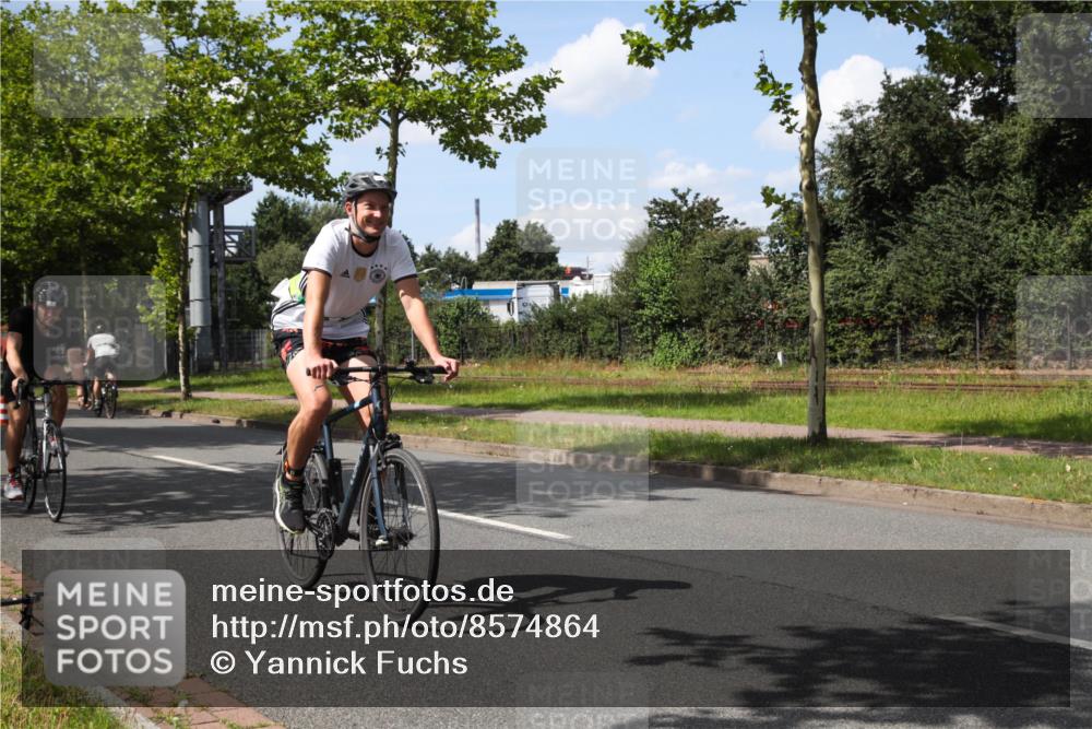 10.08.2025 - GEWOBA Citytriathlon Bremen Yannick Fuchs http://msf.ph/oto/8574864 10.08.2025 14:18:26 Radfahren 47, 75, 94, 100, 131, 147, 255, 295, 314 meine-sportfotos.de