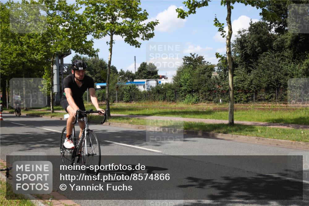 10.08.2025 - GEWOBA Citytriathlon Bremen Yannick Fuchs http://msf.ph/oto/8574866 10.08.2025 14:18:27 Radfahren 47, 75, 94, 100, 131, 147, 255, 295, 314 meine-sportfotos.de