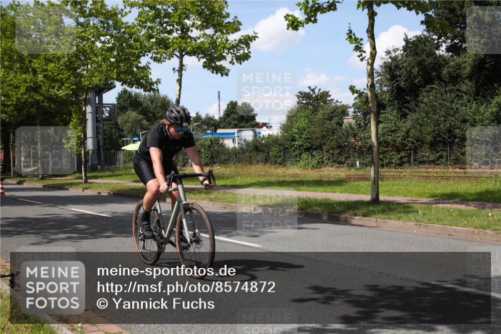 10.08.2025 - GEWOBA Citytriathlon Bremen Yannick Fuchs http://msf.ph/oto/8574872 10.08.2025 14:18:32 Radfahren 30, 47, 75, 94, 100, 131, 147, 255, 314 meine-sportfotos.de