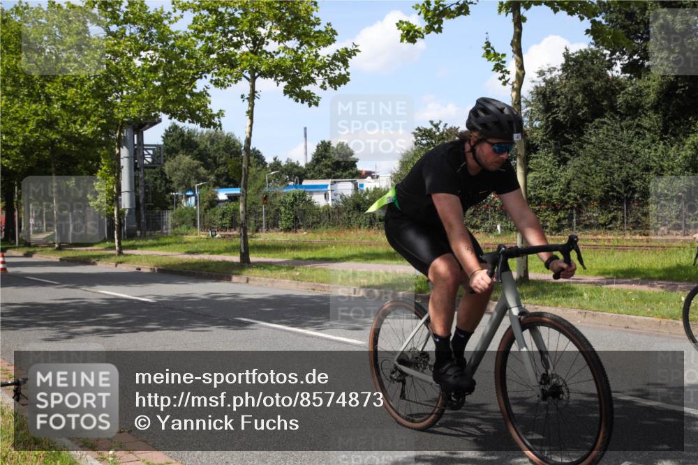 10.08.2025 - GEWOBA Citytriathlon Bremen Yannick Fuchs http://msf.ph/oto/8574873 10.08.2025 14:18:32 Radfahren 30, 47, 75, 94, 100, 131, 147, 255, 314 meine-sportfotos.de