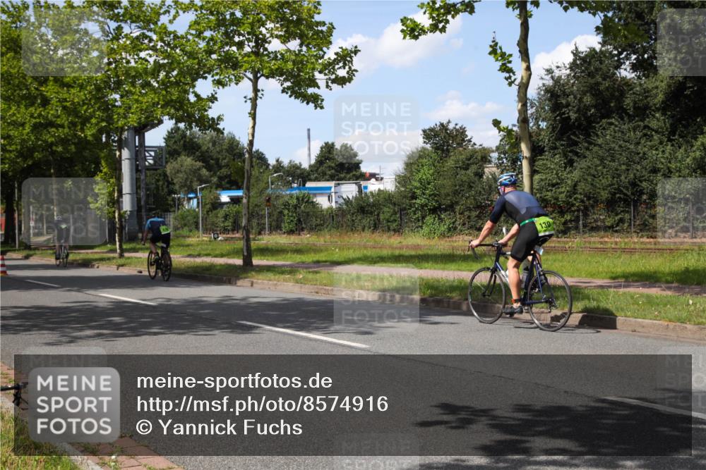 10.08.2025 - GEWOBA Citytriathlon Bremen Yannick Fuchs http://msf.ph/oto/8574916 10.08.2025 14:19:11 Radfahren 101, 124, 126, 139, 162, 201, 239, 254, 264 meine-sportfotos.de