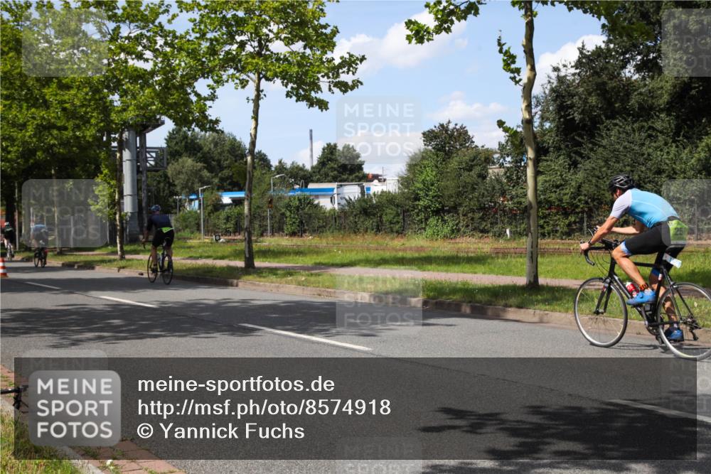 10.08.2025 - GEWOBA Citytriathlon Bremen Yannick Fuchs http://msf.ph/oto/8574918 10.08.2025 14:19:13 Radfahren 101, 124, 126, 139, 162, 201, 227, 239, 254 meine-sportfotos.de