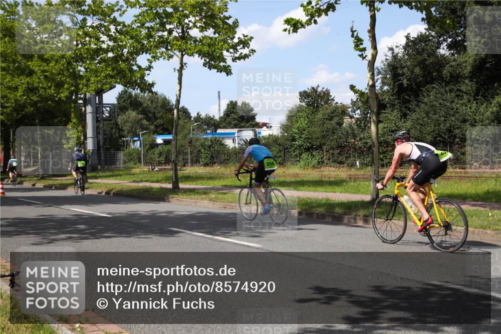 10.08.2025 - GEWOBA Citytriathlon Bremen Yannick Fuchs http://msf.ph/oto/8574920 10.08.2025 14:19:13 Radfahren 101, 124, 126, 139, 162, 201, 227, 239, 254 meine-sportfotos.de