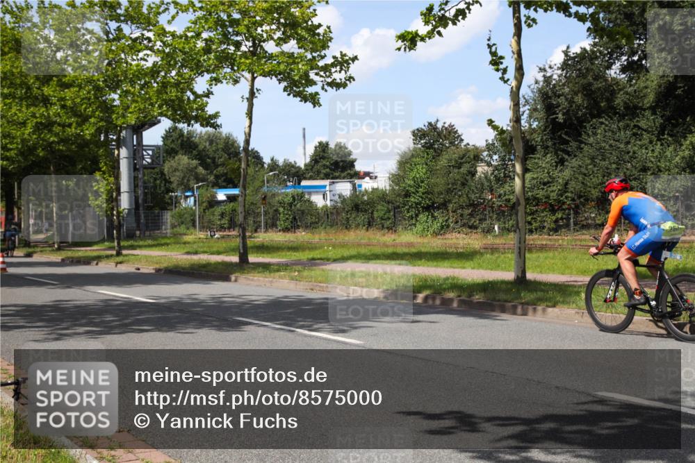 10.08.2025 - GEWOBA Citytriathlon Bremen Yannick Fuchs http://msf.ph/oto/8575000 10.08.2025 14:19:58 Radfahren 18, 36, 59, 130, 174, 195, 238, 256, 257 meine-sportfotos.de