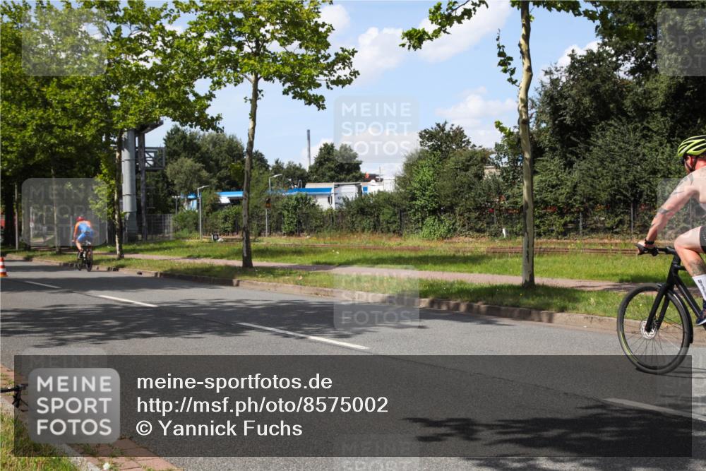 10.08.2025 - GEWOBA Citytriathlon Bremen Yannick Fuchs http://msf.ph/oto/8575002 10.08.2025 14:20:01 Radfahren 18, 36, 130, 195, 238, 256, 257 meine-sportfotos.de
