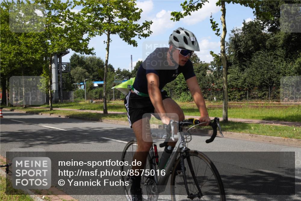 10.08.2025 - GEWOBA Citytriathlon Bremen Yannick Fuchs http://msf.ph/oto/8575016 10.08.2025 14:20:16 Radfahren 18, 29, 52, 130, 195, 197, 238, 256, 257 meine-sportfotos.de
