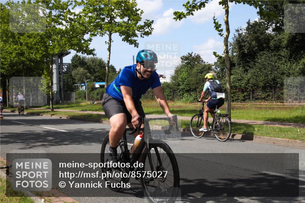 10.08.2025 - GEWOBA Citytriathlon Bremen Yannick Fuchs http://msf.ph/oto/8575027 10.08.2025 14:20:33 Radfahren 11, 28, 29, 35, 67, 69, 80, 216, 229, 274, 281 meine-sportfotos.de