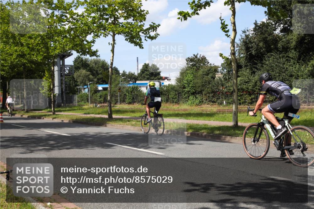 10.08.2025 - GEWOBA Citytriathlon Bremen Yannick Fuchs http://msf.ph/oto/8575029 10.08.2025 14:20:34 Radfahren 11, 28, 29, 35, 67, 69, 80, 216, 229, 274, 281 meine-sportfotos.de