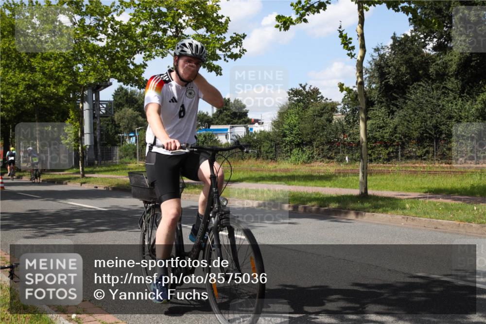 10.08.2025 - GEWOBA Citytriathlon Bremen Yannick Fuchs http://msf.ph/oto/8575036 10.08.2025 14:20:38 Radfahren 11, 28, 35, 56, 67, 69, 80, 216, 229, 272, 274, 281, 312 meine-sportfotos.de