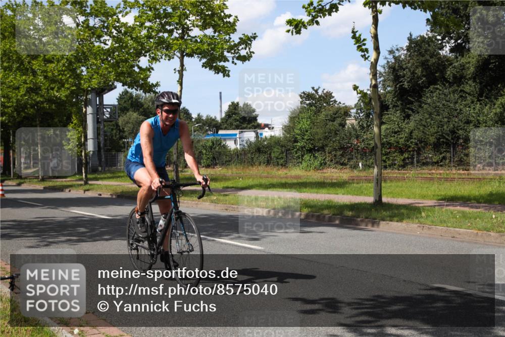 10.08.2025 - GEWOBA Citytriathlon Bremen Yannick Fuchs http://msf.ph/oto/8575040 10.08.2025 14:20:43 Radfahren 11, 28, 35, 56, 61, 67, 69, 80, 110, 145, 157, 216, 229, 272, 274, 281, 312 meine-sportfotos.de