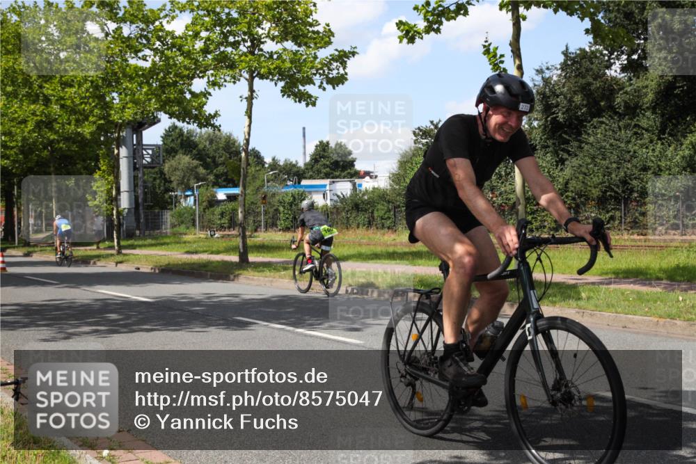 10.08.2025 - GEWOBA Citytriathlon Bremen Yannick Fuchs http://msf.ph/oto/8575047 10.08.2025 14:20:50 Radfahren 11, 56, 61, 69, 73, 110, 142, 145, 157, 191, 216, 229, 266, 272, 281, 312 meine-sportfotos.de