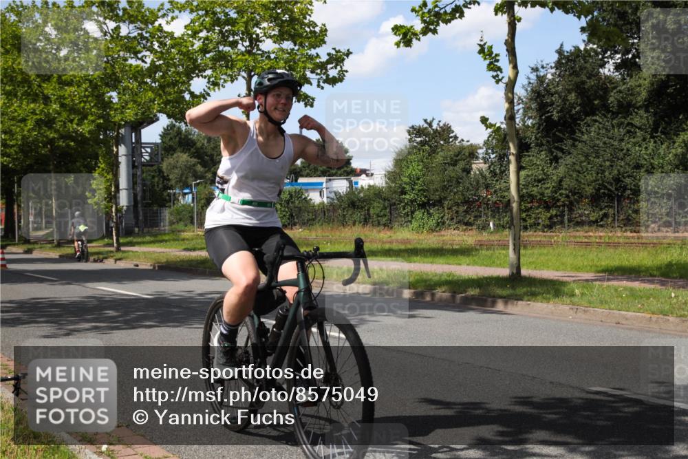 10.08.2025 - GEWOBA Citytriathlon Bremen Yannick Fuchs http://msf.ph/oto/8575049 10.08.2025 14:20:52 Radfahren 11, 19, 56, 61, 69, 73, 110, 142, 145, 157, 191, 216, 229, 266, 272, 281, 312 meine-sportfotos.de