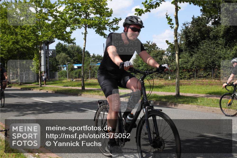 10.08.2025 - GEWOBA Citytriathlon Bremen Yannick Fuchs http://msf.ph/oto/8575052 10.08.2025 14:20:54 Radfahren 19, 56, 61, 73, 110, 142, 145, 157, 191, 216, 229, 266, 272, 281, 312 meine-sportfotos.de