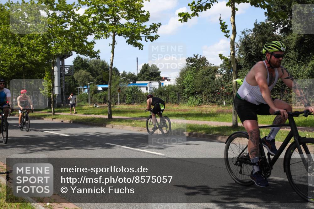 10.08.2025 - GEWOBA Citytriathlon Bremen Yannick Fuchs http://msf.ph/oto/8575057 10.08.2025 14:20:58 Radfahren 19, 56, 61, 73, 110, 142, 145, 157, 191, 266, 272, 312 meine-sportfotos.de