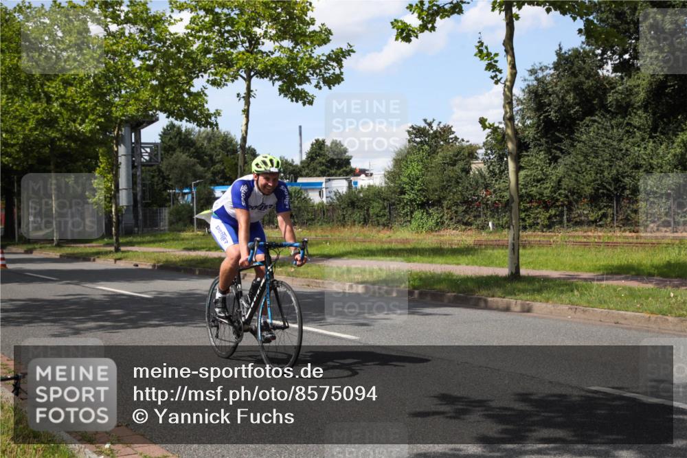 10.08.2025 - GEWOBA Citytriathlon Bremen Yannick Fuchs http://msf.ph/oto/8575094 10.08.2025 14:21:22 Radfahren 6, 177 meine-sportfotos.de