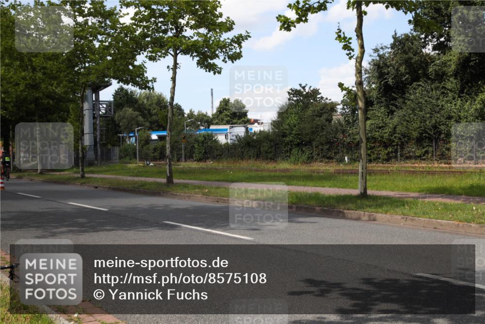 10.08.2025 - GEWOBA Citytriathlon Bremen Yannick Fuchs http://msf.ph/oto/8575108 10.08.2025 14:21:26 Radfahren 9, 177 meine-sportfotos.de