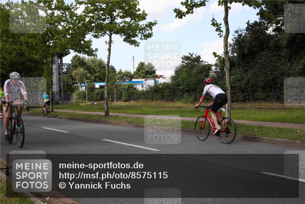 10.08.2025 - GEWOBA Citytriathlon Bremen Yannick Fuchs http://msf.ph/oto/8575115 10.08.2025 14:21:33 Radfahren 9, 140, 177, 334 meine-sportfotos.de