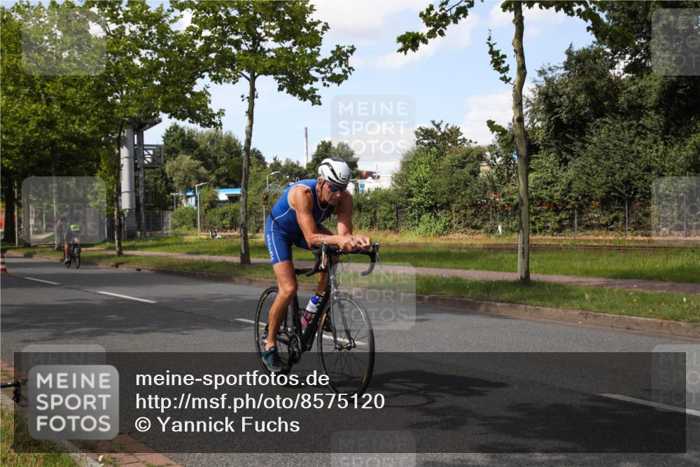 10.08.2025 - GEWOBA Citytriathlon Bremen Yannick Fuchs http://msf.ph/oto/8575120 10.08.2025 14:21:43 Radfahren 9, 140, 160, 177, 211, 283, 334 meine-sportfotos.de