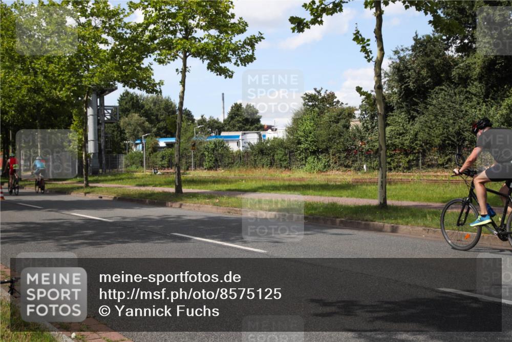 10.08.2025 - GEWOBA Citytriathlon Bremen Yannick Fuchs http://msf.ph/oto/8575125 10.08.2025 14:21:53 Radfahren 140, 160, 211, 253, 283, 334 meine-sportfotos.de