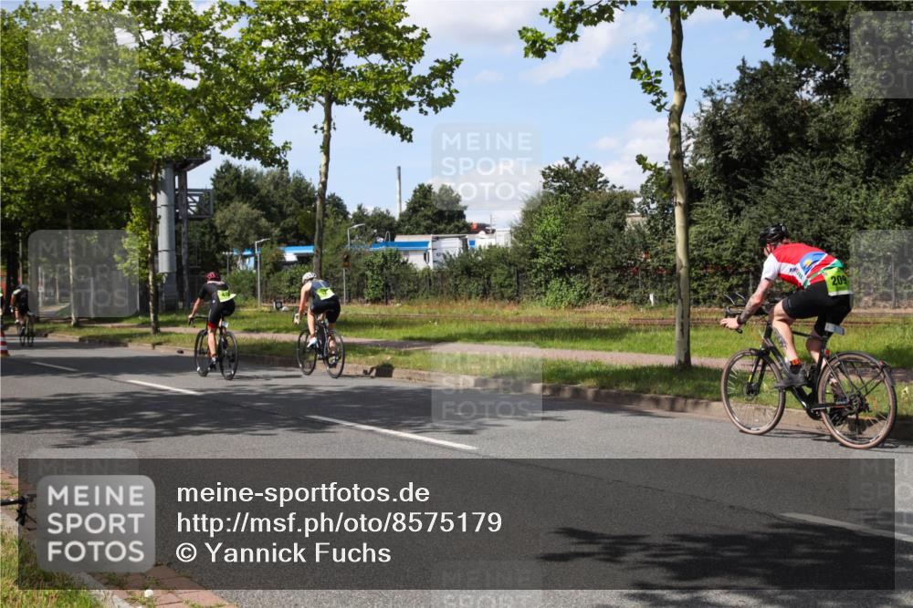 10.08.2025 - GEWOBA Citytriathlon Bremen Yannick Fuchs http://msf.ph/oto/8575179 10.08.2025 14:22:19 Radfahren 109, 186, 215, 217, 224, 258, 262 meine-sportfotos.de