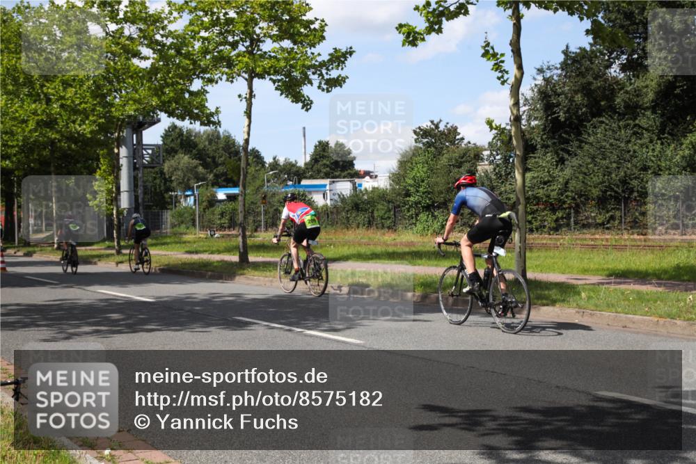 10.08.2025 - GEWOBA Citytriathlon Bremen Yannick Fuchs http://msf.ph/oto/8575182 10.08.2025 14:22:19 Radfahren 109, 186, 215, 217, 224, 258, 262 meine-sportfotos.de