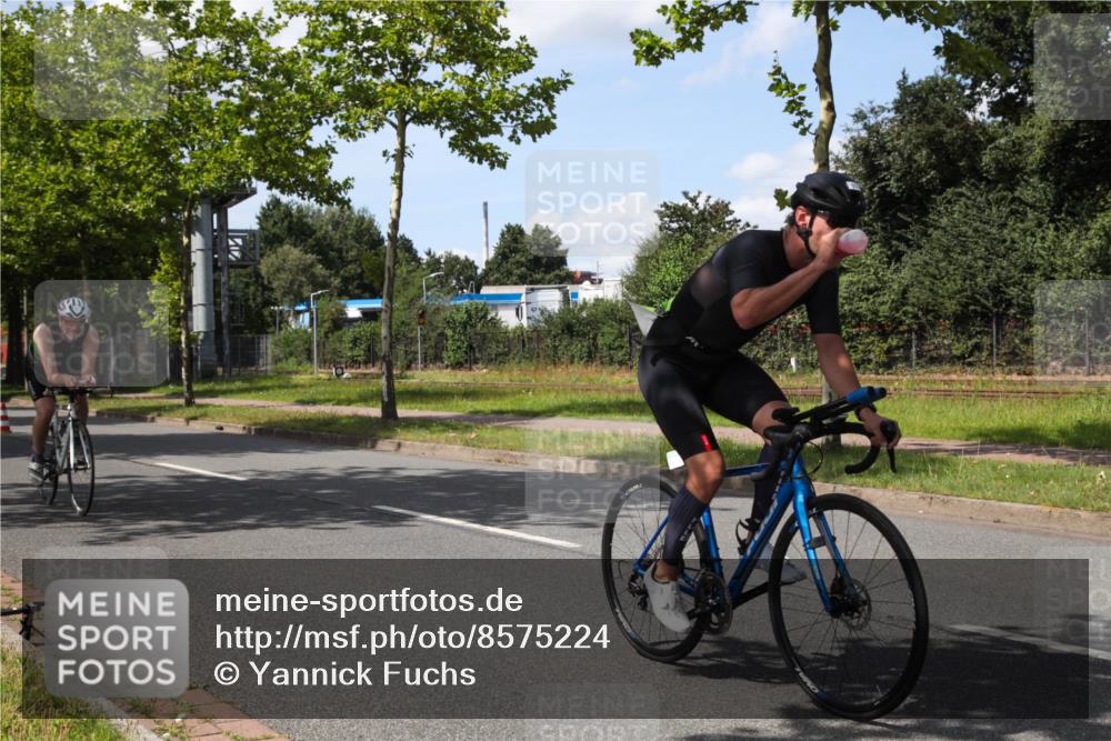 10.08.2025 - GEWOBA Citytriathlon Bremen Yannick Fuchs http://msf.ph/oto/8575224 10.08.2025 14:22:51 Radfahren 86, 89, 182, 204, 246, 252, 280, 288, 289, 297, 353, 427 meine-sportfotos.de