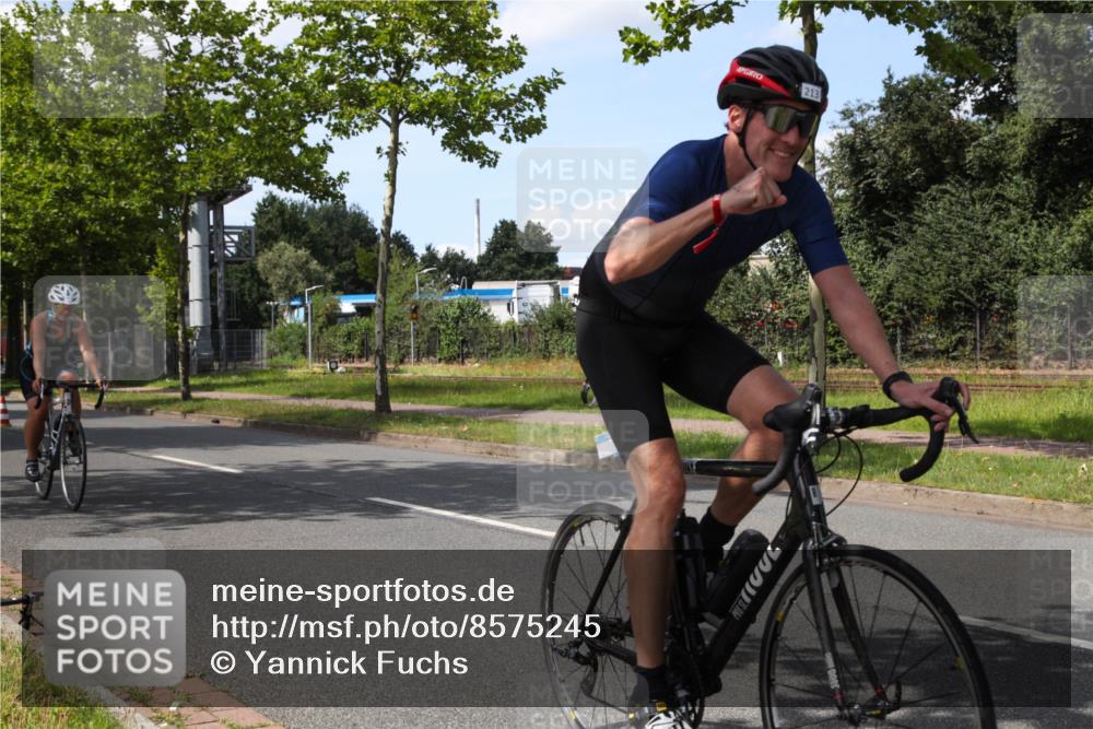 10.08.2025 - GEWOBA Citytriathlon Bremen Yannick Fuchs http://msf.ph/oto/8575245 10.08.2025 14:23:18 Radfahren 99, 154, 163, 200, 209, 213, 222, 225, 249, 251, 317, 423, 431, 478, 480 meine-sportfotos.de