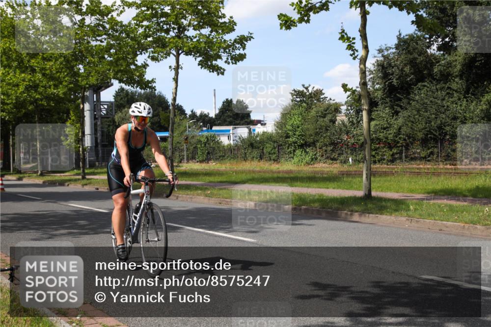 10.08.2025 - GEWOBA Citytriathlon Bremen Yannick Fuchs http://msf.ph/oto/8575247 10.08.2025 14:23:19 Radfahren 99, 154, 163, 200, 209, 213, 222, 225, 249, 250, 251, 317, 423, 431, 478, 480 meine-sportfotos.de