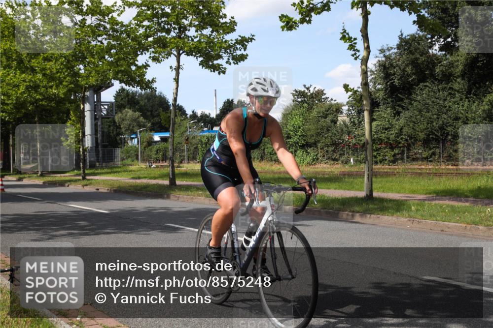 10.08.2025 - GEWOBA Citytriathlon Bremen Yannick Fuchs http://msf.ph/oto/8575248 10.08.2025 14:23:19 Radfahren 99, 154, 163, 200, 209, 213, 222, 225, 249, 250, 251, 317, 423, 431, 478, 480 meine-sportfotos.de