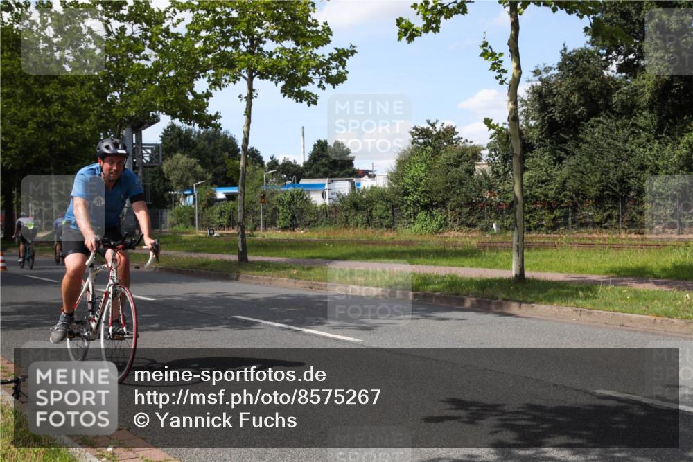 10.08.2025 - GEWOBA Citytriathlon Bremen Yannick Fuchs http://msf.ph/oto/8575267 10.08.2025 14:23:25 Radfahren 99, 154, 200, 209, 213, 222, 225, 250, 251, 317, 423, 478, 480 meine-sportfotos.de