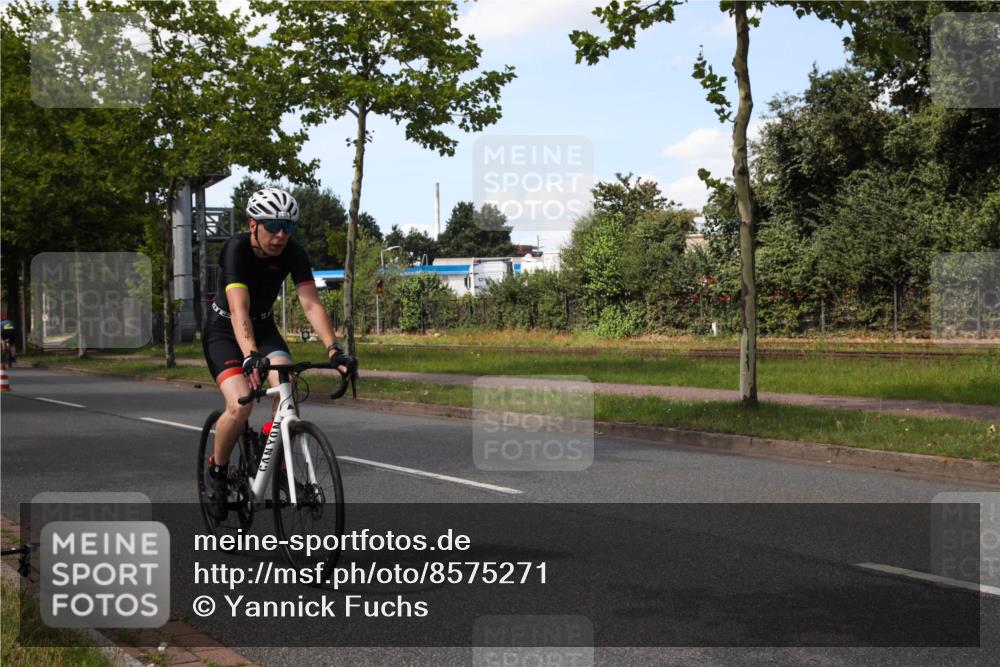 10.08.2025 - GEWOBA Citytriathlon Bremen Yannick Fuchs http://msf.ph/oto/8575271 10.08.2025 14:23:27 Radfahren 99, 154, 200, 205, 209, 213, 222, 225, 250, 251, 317, 478 meine-sportfotos.de