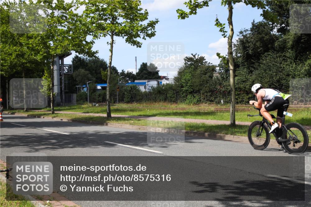 10.08.2025 - GEWOBA Citytriathlon Bremen Yannick Fuchs http://msf.ph/oto/8575316 10.08.2025 14:23:52 Radfahren 128, 158, 221, 234 meine-sportfotos.de