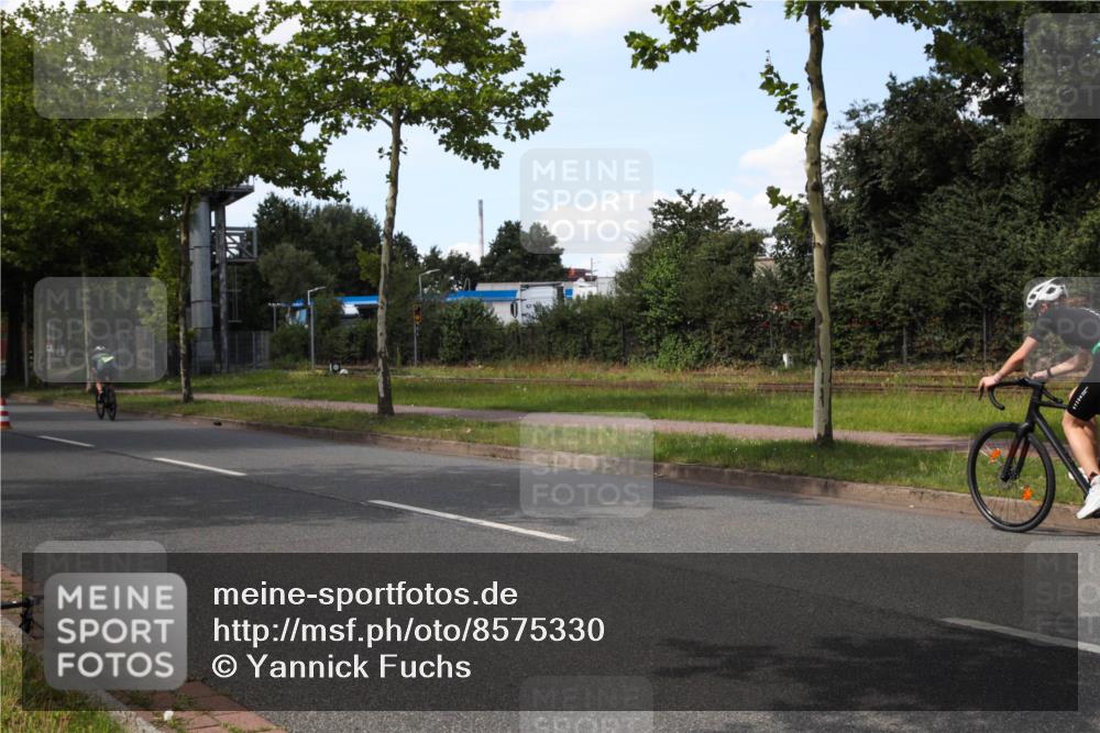 10.08.2025 - GEWOBA Citytriathlon Bremen Yannick Fuchs http://msf.ph/oto/8575330 10.08.2025 14:23:59 Radfahren 128, 221 meine-sportfotos.de