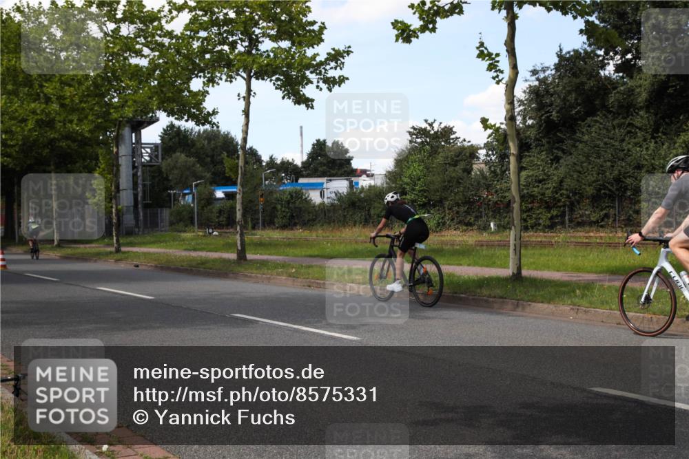 10.08.2025 - GEWOBA Citytriathlon Bremen Yannick Fuchs http://msf.ph/oto/8575331 10.08.2025 14:23:59 Radfahren 128, 221 meine-sportfotos.de